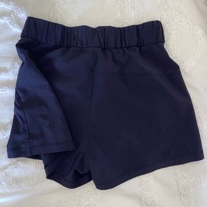 Lulu lemon on the fly short